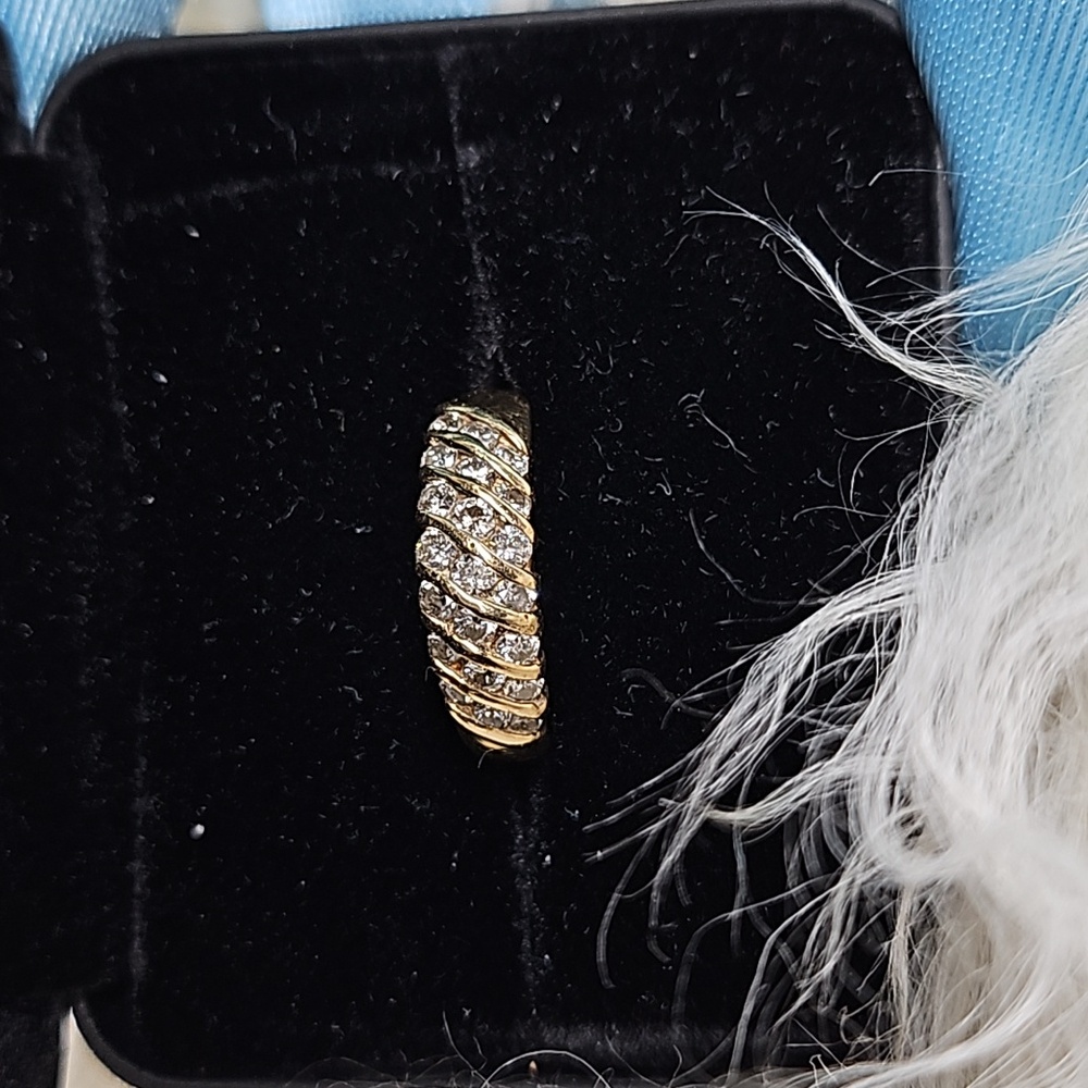 Beautiful ladies round brilliant diamond channel set band/anniversary 14kt gold